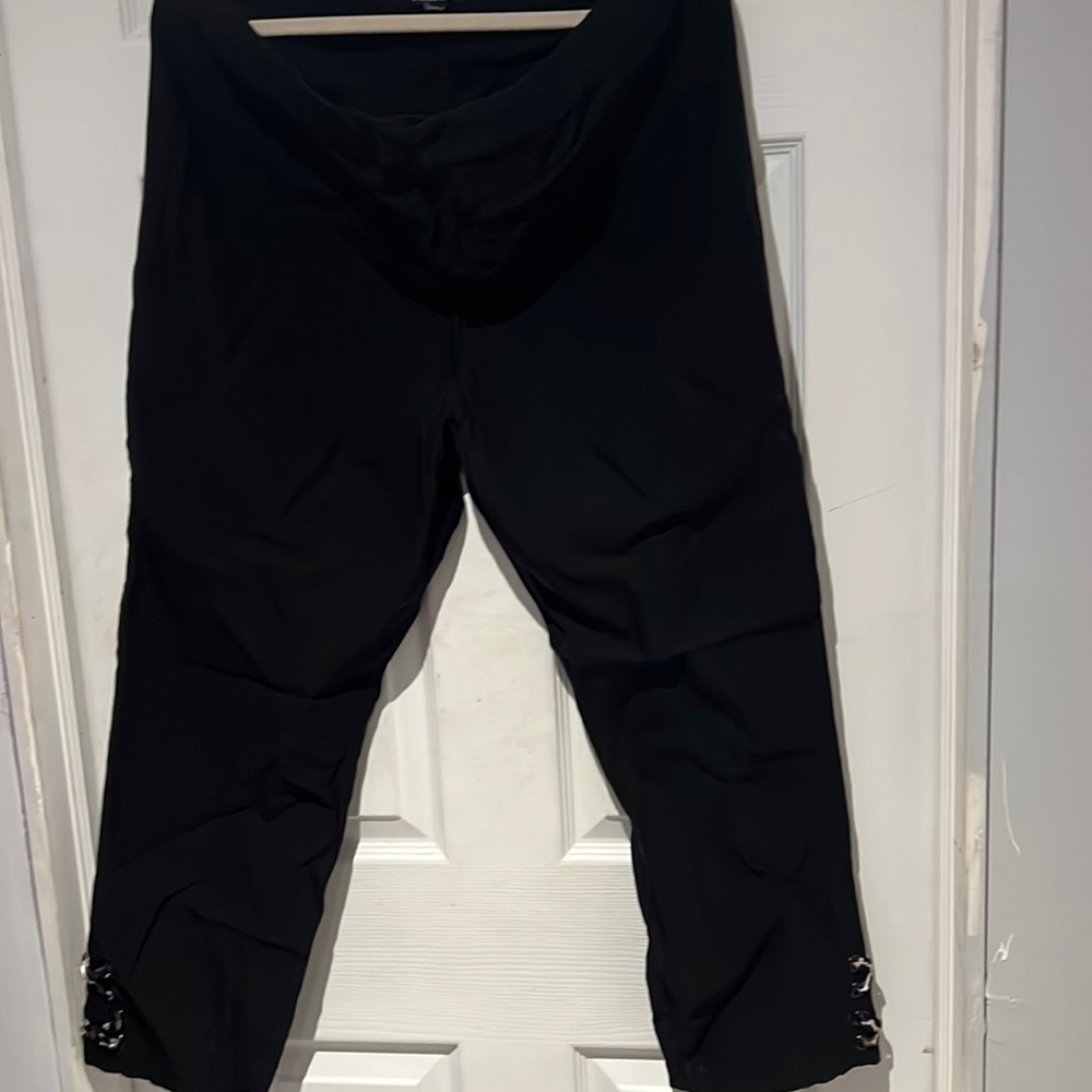 Black cropped pants